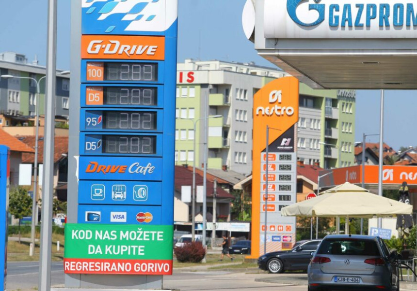 Na "Gazprom” pumpama od ponoći samo sa kešom