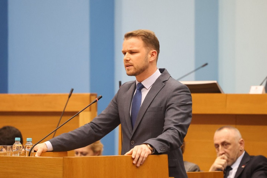 SNSD finansira institucije koje planira da ukine