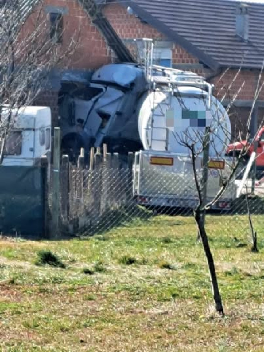 Teška nezgoda kod Zagreba: Kamion sletio sa ceste