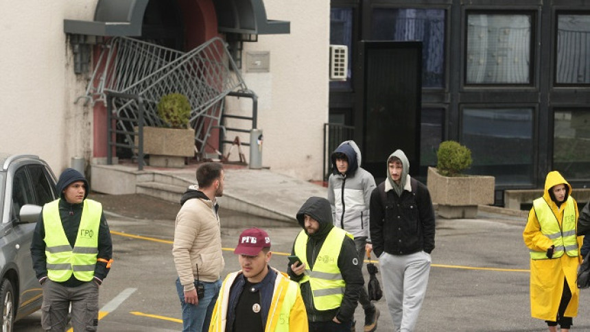 Studenti u blokadi i dalje blokiraju zgrade RTS-a i RTV-a