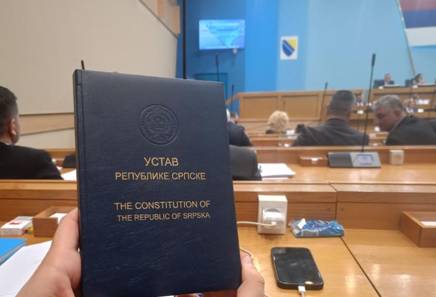 Поповић на челу Радне групе за израду Устава Српске