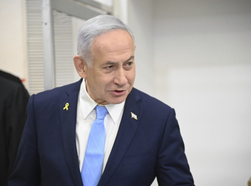 Netanjahu na suđenju za korupciju udario šakom o sto