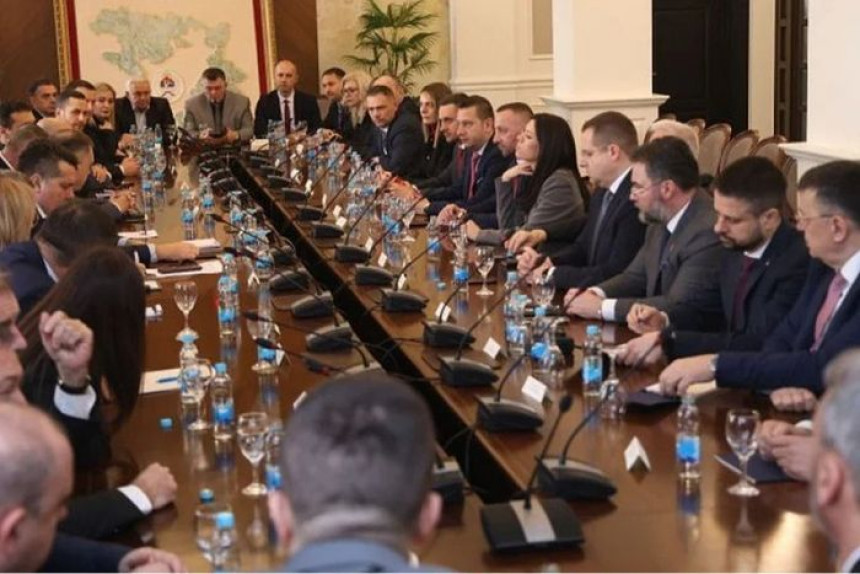 Iz Doboja pitaju: Je li Obren Petrović okrenuo leđa Dodiku?