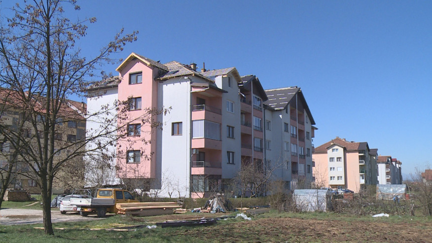 U toku sanacija krova zgrade u Mladicama u Istočnoj Ilidži