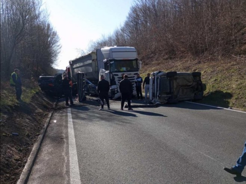 Težak udes na putu Banjaluka-Prijedor, ima povrijeđenih