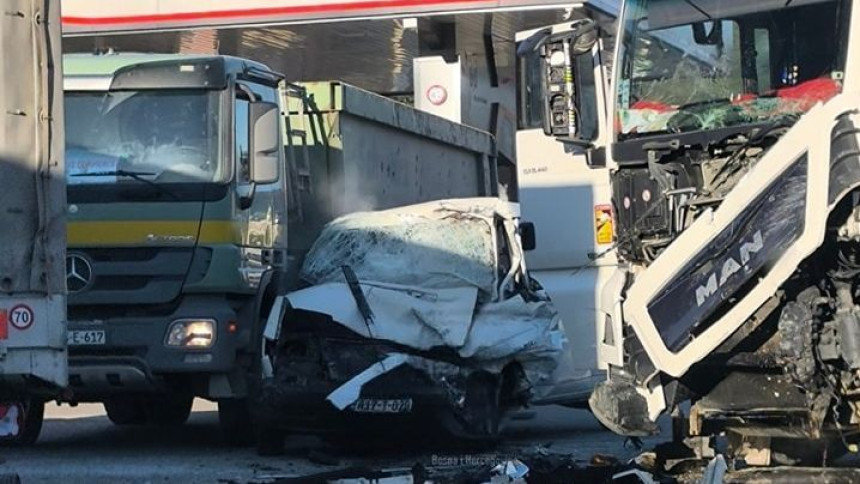 Stravična nesreća kod Žepča: Dvije osobe poginule