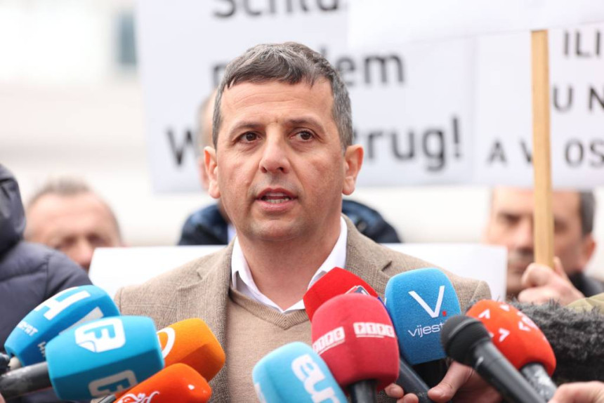 Dodik, Stevandić i Višković bi sada da se vrate na fabrička