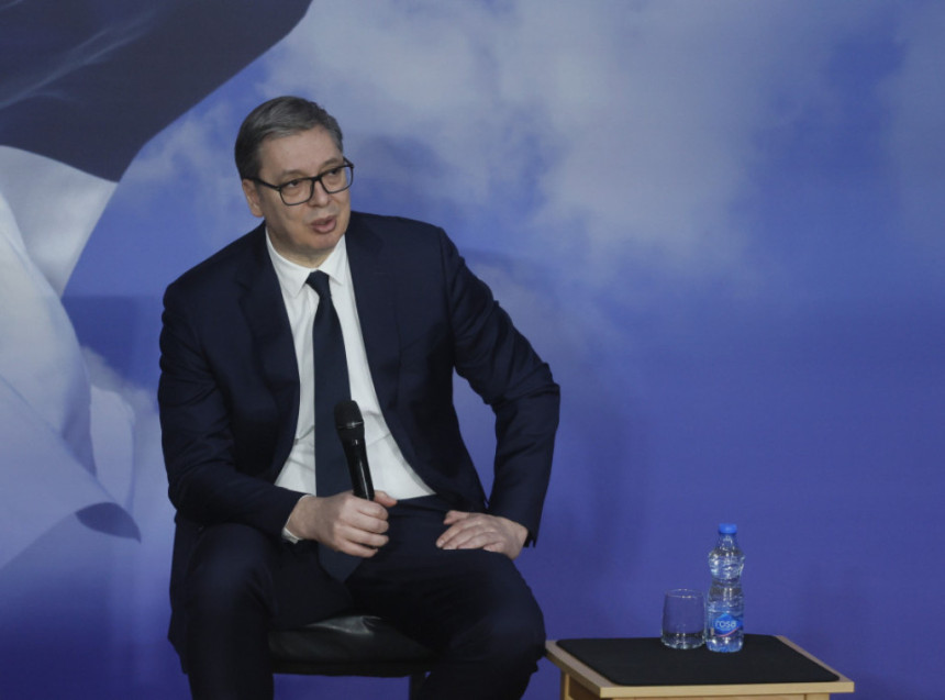 Vučić pozvao mlade da se prijave za stambene kredite