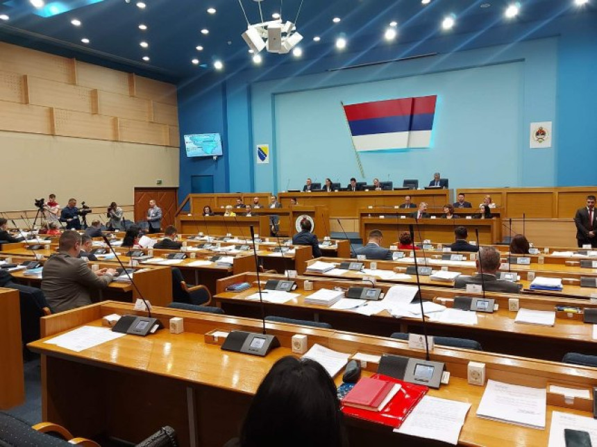 Посланици НСРС данас о Закону о отпису потраживања