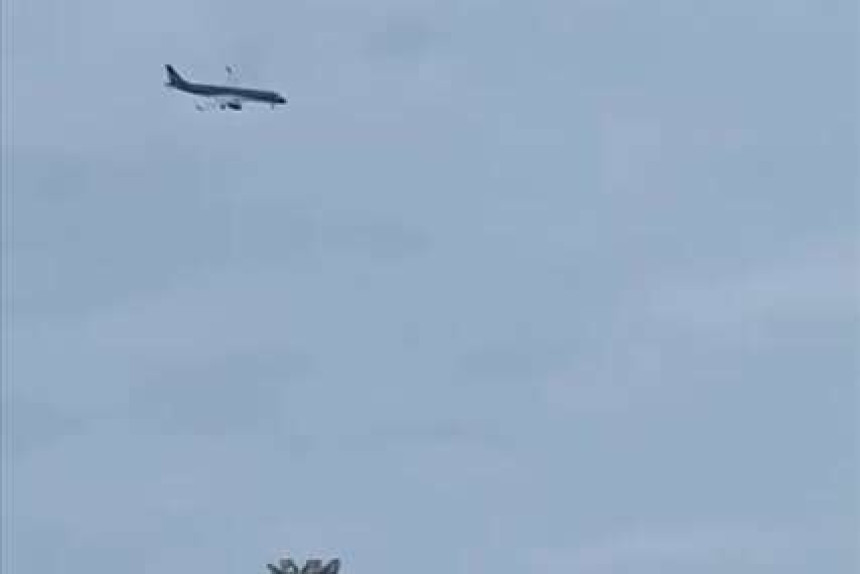 Avion iz Amerike za Kinu morao da se vrati s pola puta