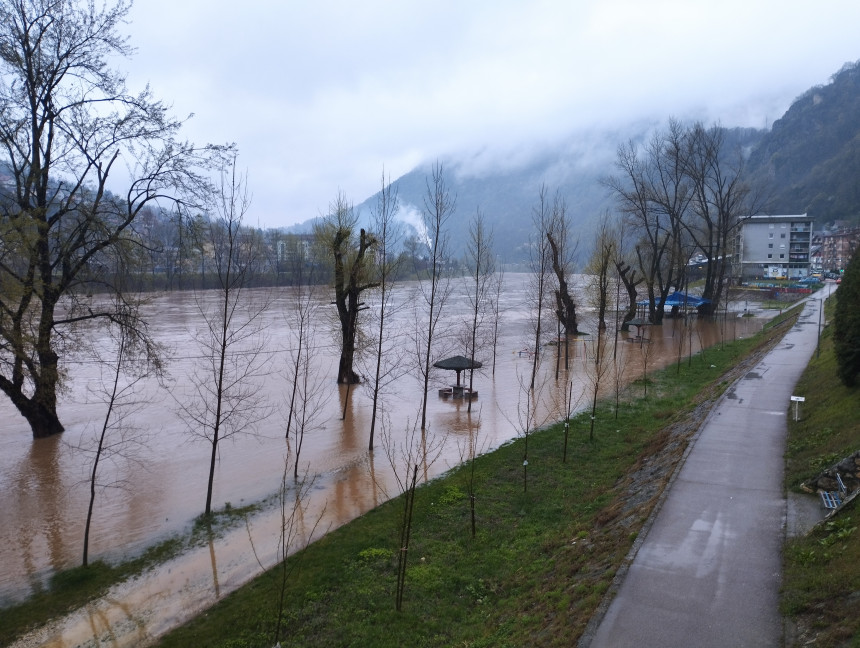 Obilne padavine na području Zvornika, vodostaji u porastu