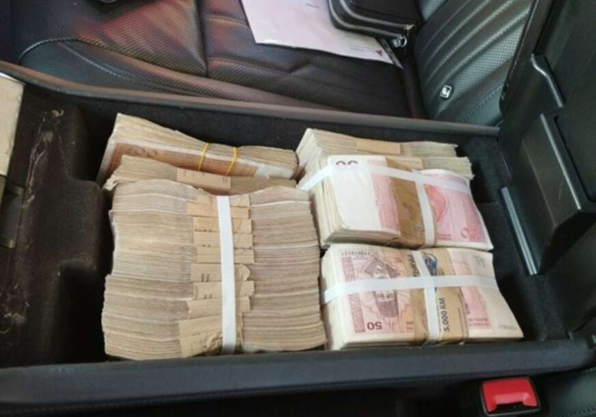 Ko stoji iza epske pljačke javnih preduzeća u Srpskoj