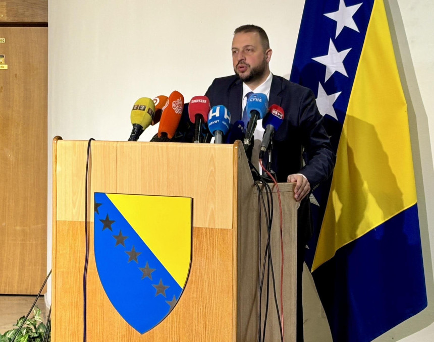 Špirić čuva fotelje SNSD-a, a ne interes naroda u Srpskoj