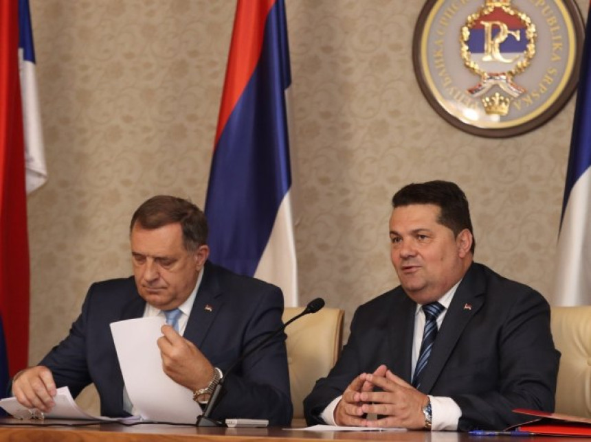 Interpol odbio potjernicu za Dodikom i Stevandićem