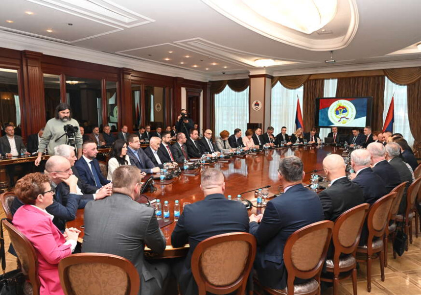 Cenić: Situacija u javnim preduzećima uopšte nije bolja