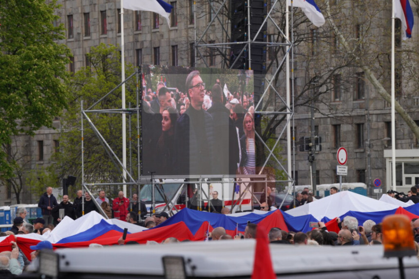 Najveća zastava Srbije ispred Doma Narodne skupštine