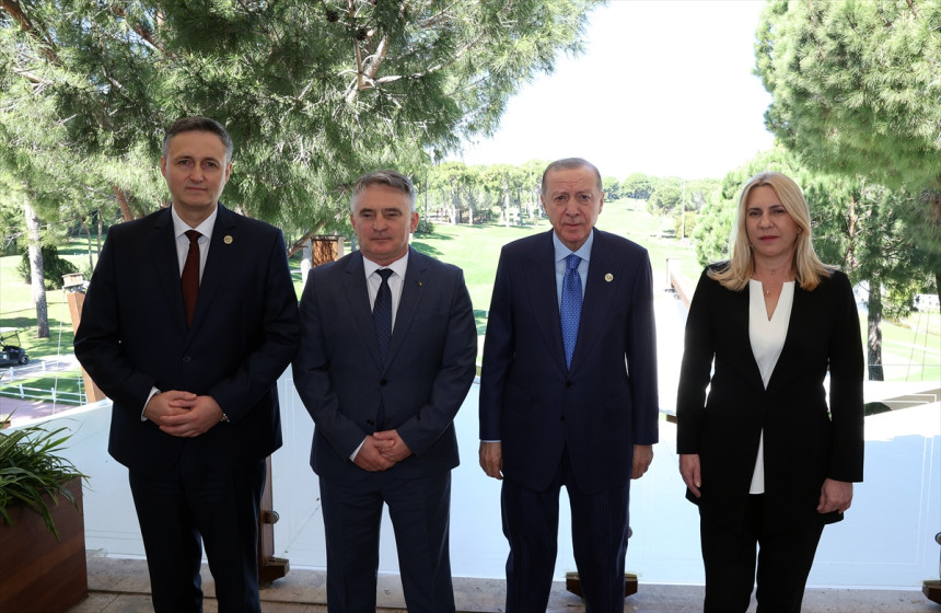 Erdogan otkrio šta je poručio članovima Predsjedništva BiH