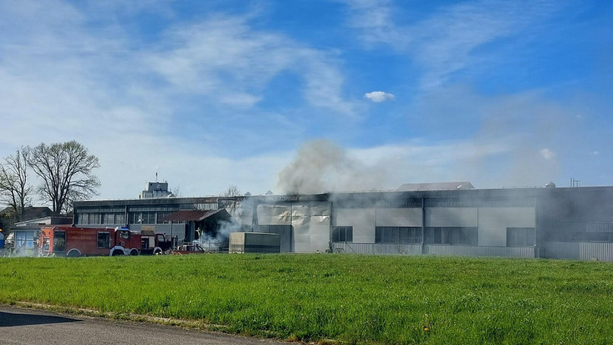 Utvrđen uzrok požara u skladištu firme, troje povrijeđeno