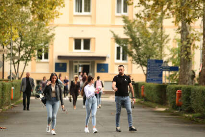 Političke krize i korupcija  mlade tjeraju iz zemlje