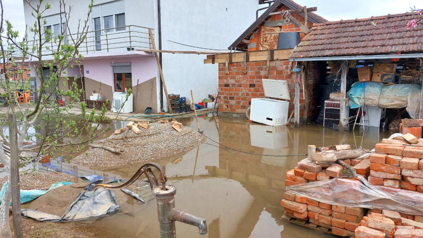 Mještani Gomjenice očajni: Vaskrs ćemo dočekati u blatu