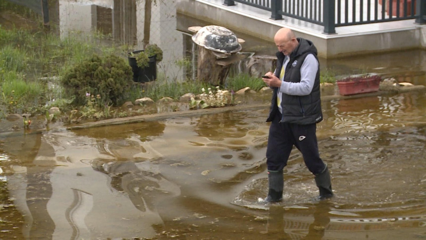 Mještani danima u vodi, nadležni nijemo posmatraju