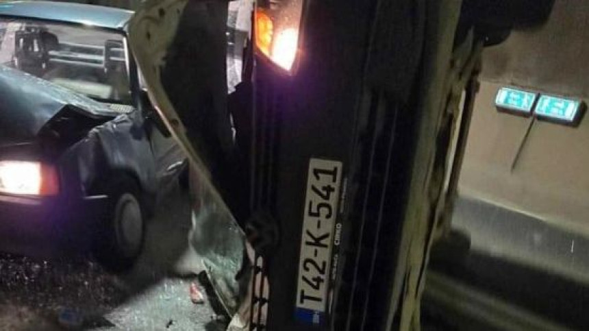 Zenica: Težak udes u tunelu Vranduk, blokiran saobraćaj