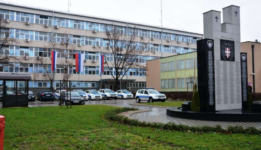 Opirao se hapšenju, oštetio inventar u policijskoj stanici