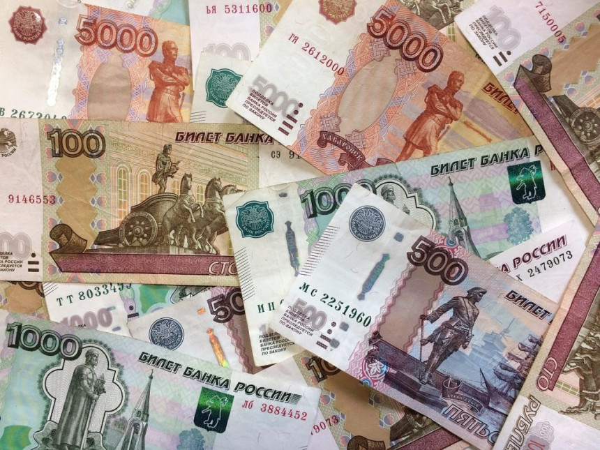 Rublja zbog pada dolara je najbrže rastuća valuta