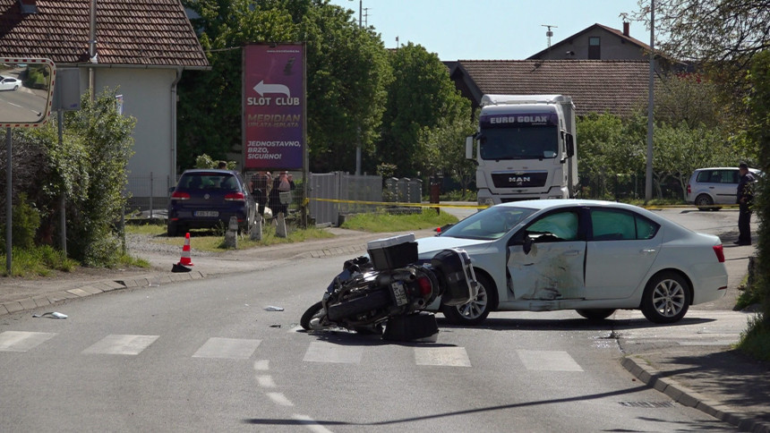U sudaru motora i auta teško povrijeđen motociklista (31)