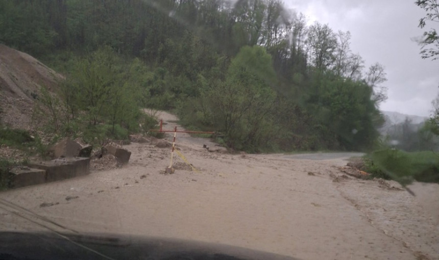 Nevrijeme pogodilo Ugljevik: Poplavljena domaćinstva