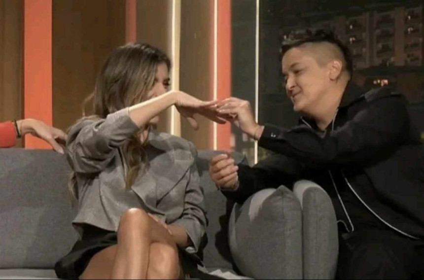 Marija Šerifović zaprosila Jovanu Pajić pred kamerama!