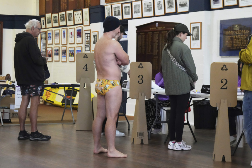 Australija: U kupaćim kostimima došli na birališta