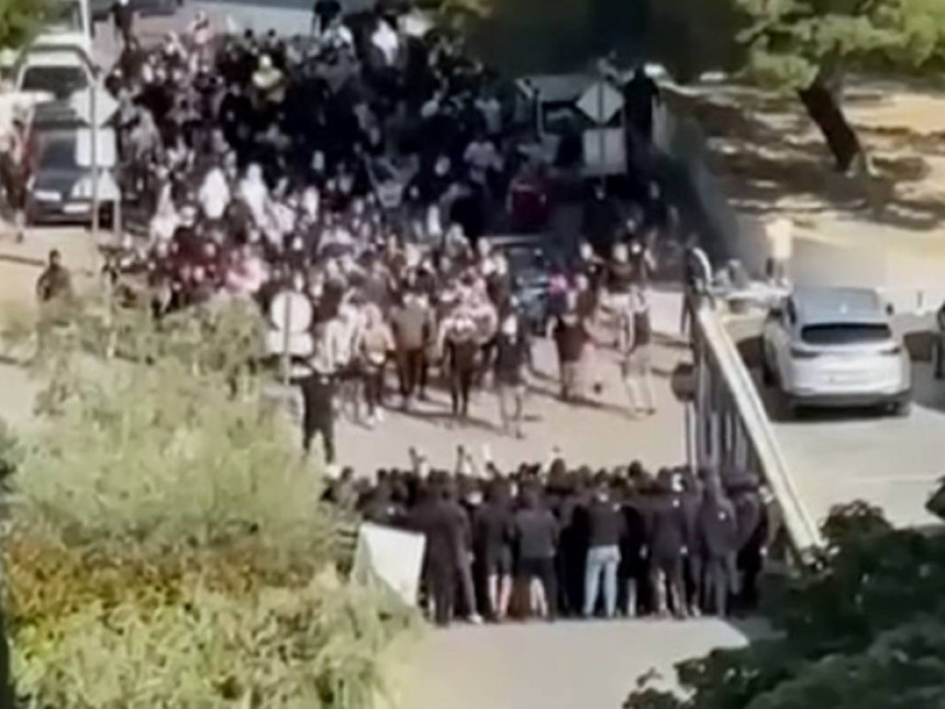 Masovna tuča navijača u Splitu, pet osoba povrijeđeno