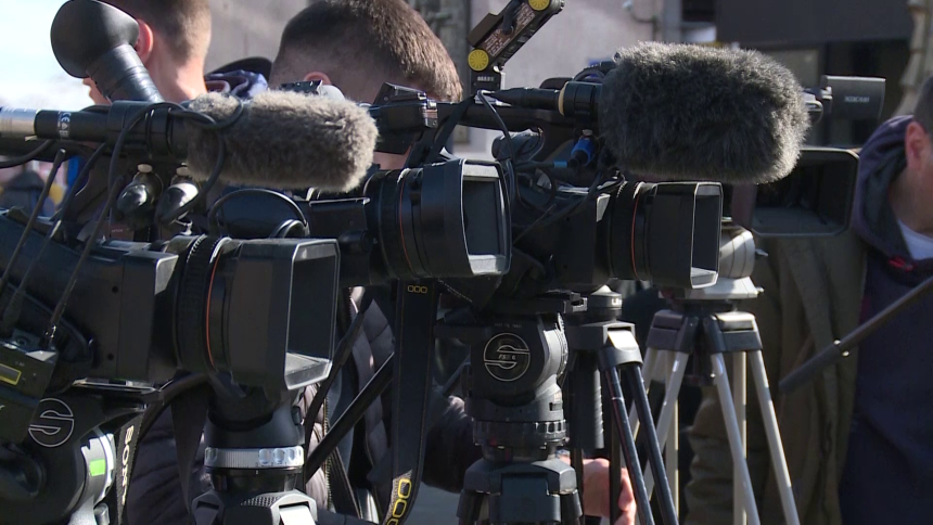 Sve veći pritisci na novinare, sloboda medija narušena