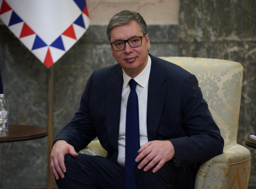 Vučić sletio u Baku, čeka odobrenje za nastavak leta