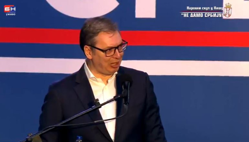 Vučić: Ne zanimaju me nikakvi zahtjevi, slušam samo narod