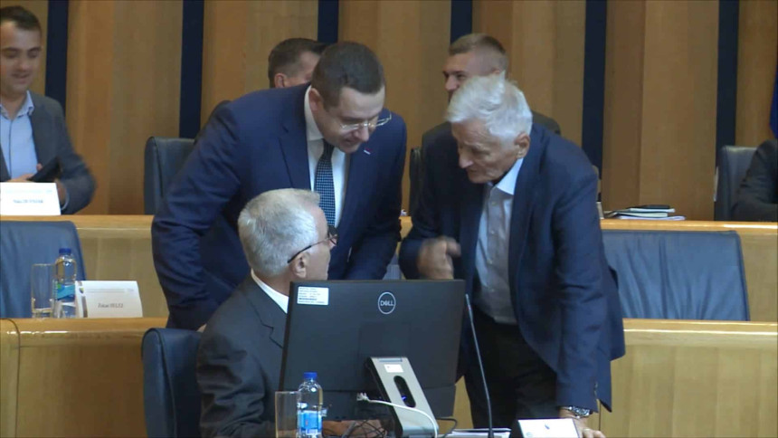 Nema smjene Špirića, Amidžića i Košarca, SNSD srušio kvorum