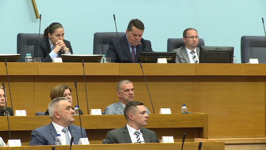 Stevandić vrijeđao pa izbacio Vukanovića i Vučinića sa sjednice