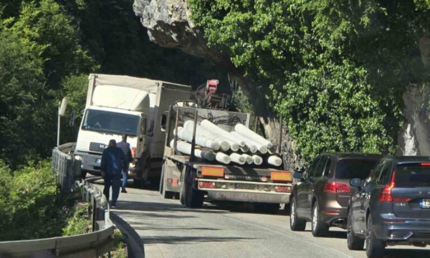 Sudar kamiona kod Banjaluke, potpuno blokiran saobraćaj