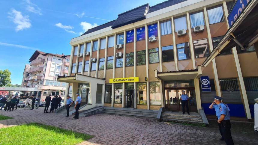 U Tesliću sjednica Skupštine prekinuta, reagovala i policija