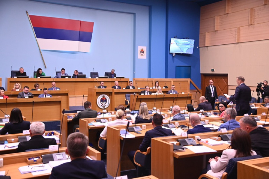 Poslanicima u Narodnoj skupštini RS uvećane plate