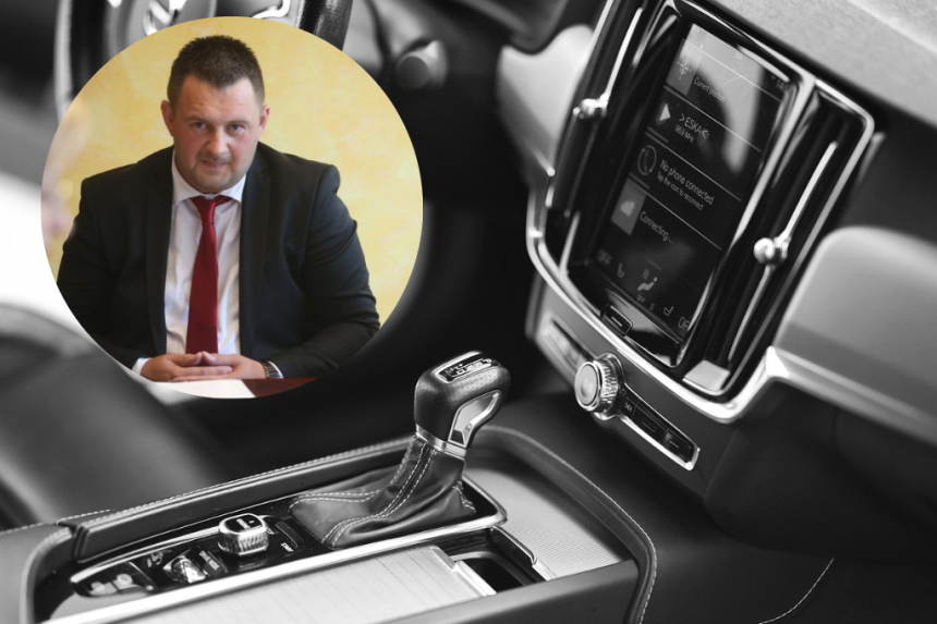 Direktor „Pošta Srpske“ naručio limuzinu od 100.000 KM