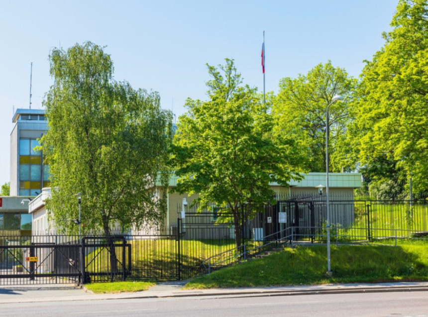 Na rusku ambasadu u Švedskoj bačena posuda sa bojom