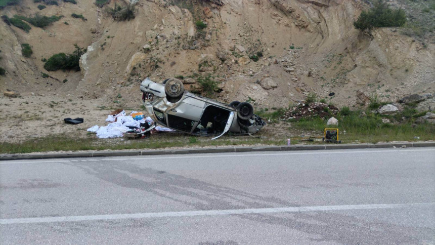 U prevrtanju vozila kod Ribnika tri osobe povrijeđene