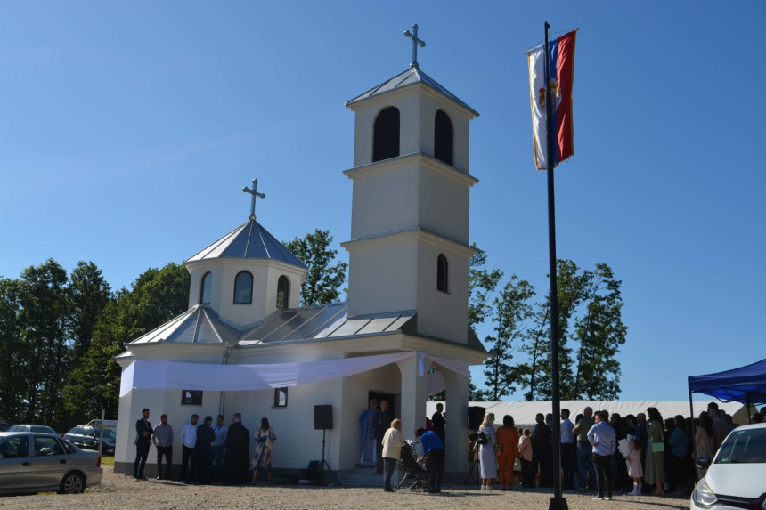 Mitropolit Fotije osvještao novosagrađeni hram kod Lopara