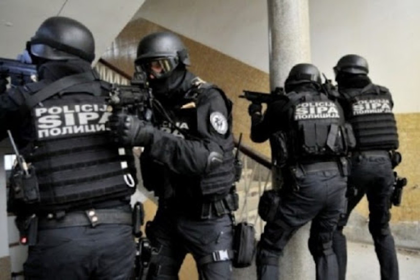 Razbijena kriminalna grupa, u dva grada uhapšeno 12 osoba