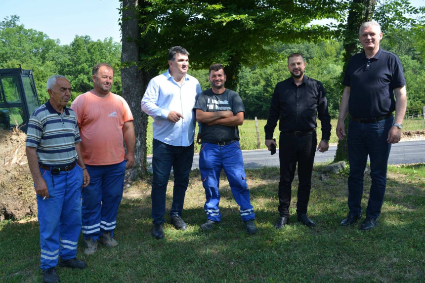 Asfaltiran put u selu - bolja povezanost i uslovi