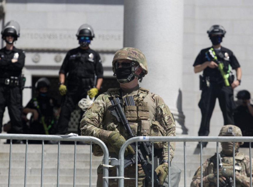 Nacionalna garda počela da pristiže u Los Anđeles