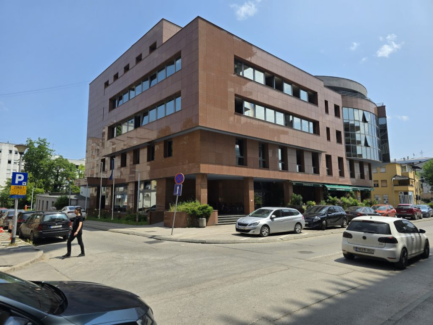 Radišić ponovo jedini dostavio ponudu za zgradu UIO