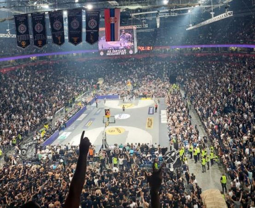 Partizan deklasirao ekipu Budućnosti u prepunoj Areni